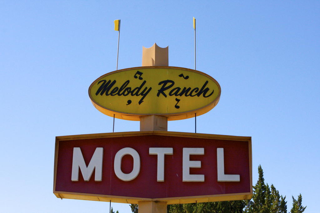 Melody Ranch Motel Пасо Роблс Экстерьер фото